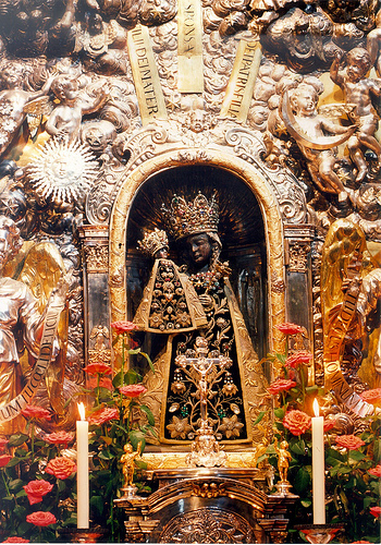 Sculpture of the madonna and child.
